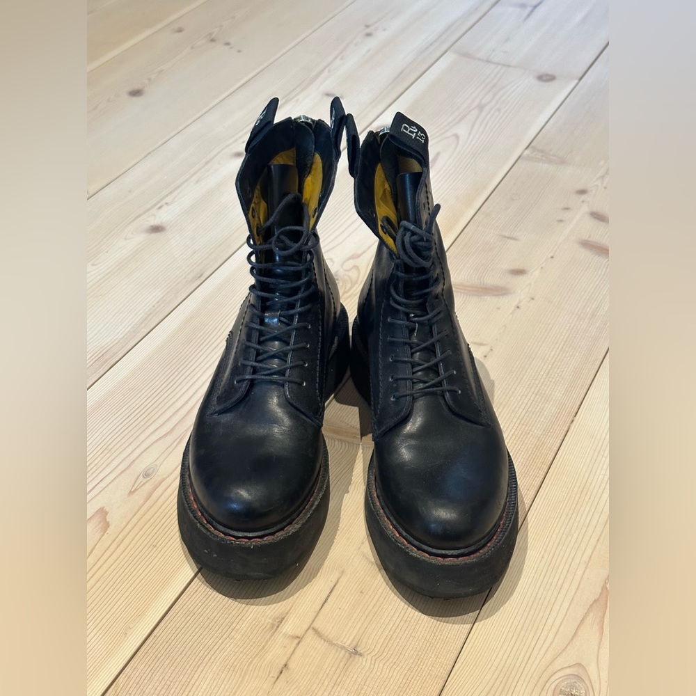 R13 combat boots
